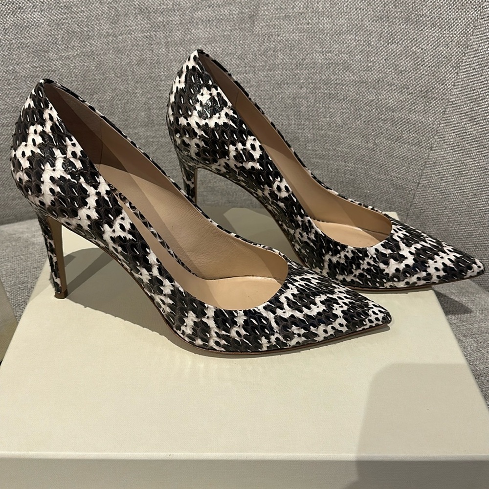 Beautiful snake print M.Gemi heels